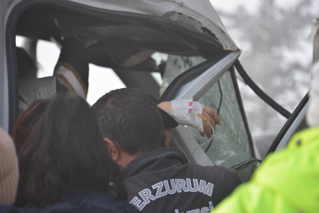 Kaza ihbarına gidiyorlardı, kendileri kazazede oldu 15